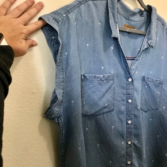 Jach's Girlfriend Women's Chambray Palm Tree Print Cap Sleeve Button-Up Size 2XL - Picture 4 of 10